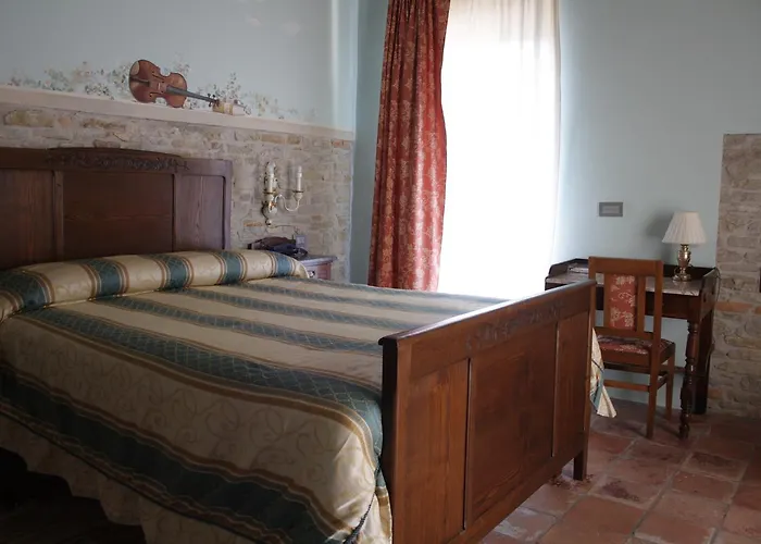 فندق مبيت وإفطار Casaforte Alba In Langa 3*